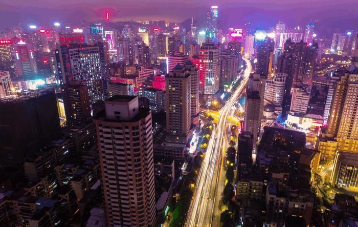 贵州贵阳市中心一栋大楼空置20余年, 坊间传闻有点瘆人