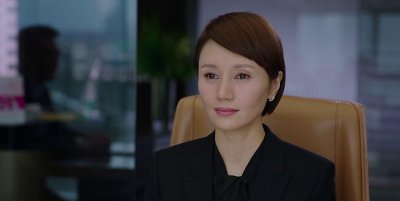 ​分享一组《我的前半生》职场女强人唐晶剧照，漂亮大方