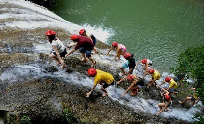 古东瀑布唯一可以攀爬的瀑布! 堪称奇迹!！