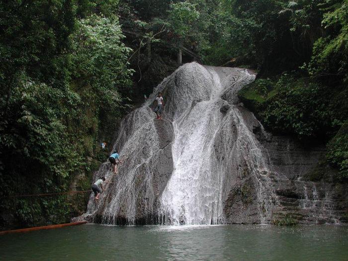 古东瀑布唯一可以攀爬的瀑布! 堪称奇迹!！
