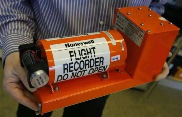 黑匣子有哪些特点（看看黑匣子到底长什么样）(1)