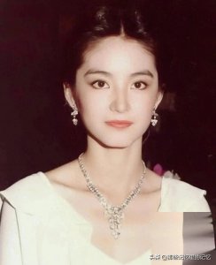​林青霞绝美颜值获金庸盛赞，20张照片展现非凡魅力！