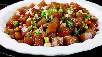 ​河南特色街头小吃又来了，炒凉粉。这样做，满满蒜香味，滑嫩爽口