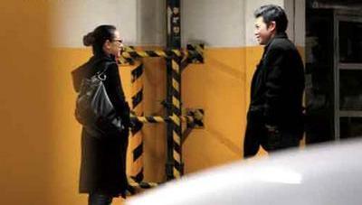 陈小艺被曝姐弟恋,李若彤微博ID改回本名