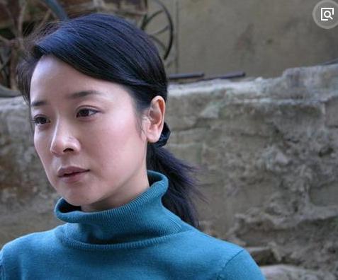 陈小艺被曝姐弟恋,李若彤微博ID改回本名