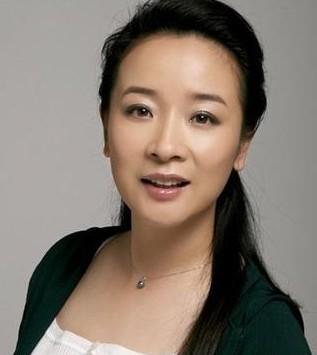 陈小艺被曝姐弟恋,李若彤微博ID改回本名