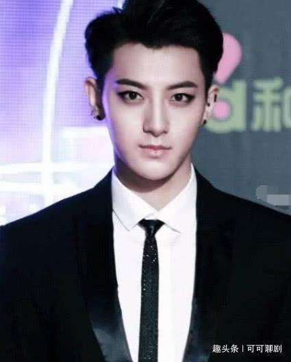 有一种“整容”叫做黄子韬卸妆,看清素颜照后,网友:不是我的韬